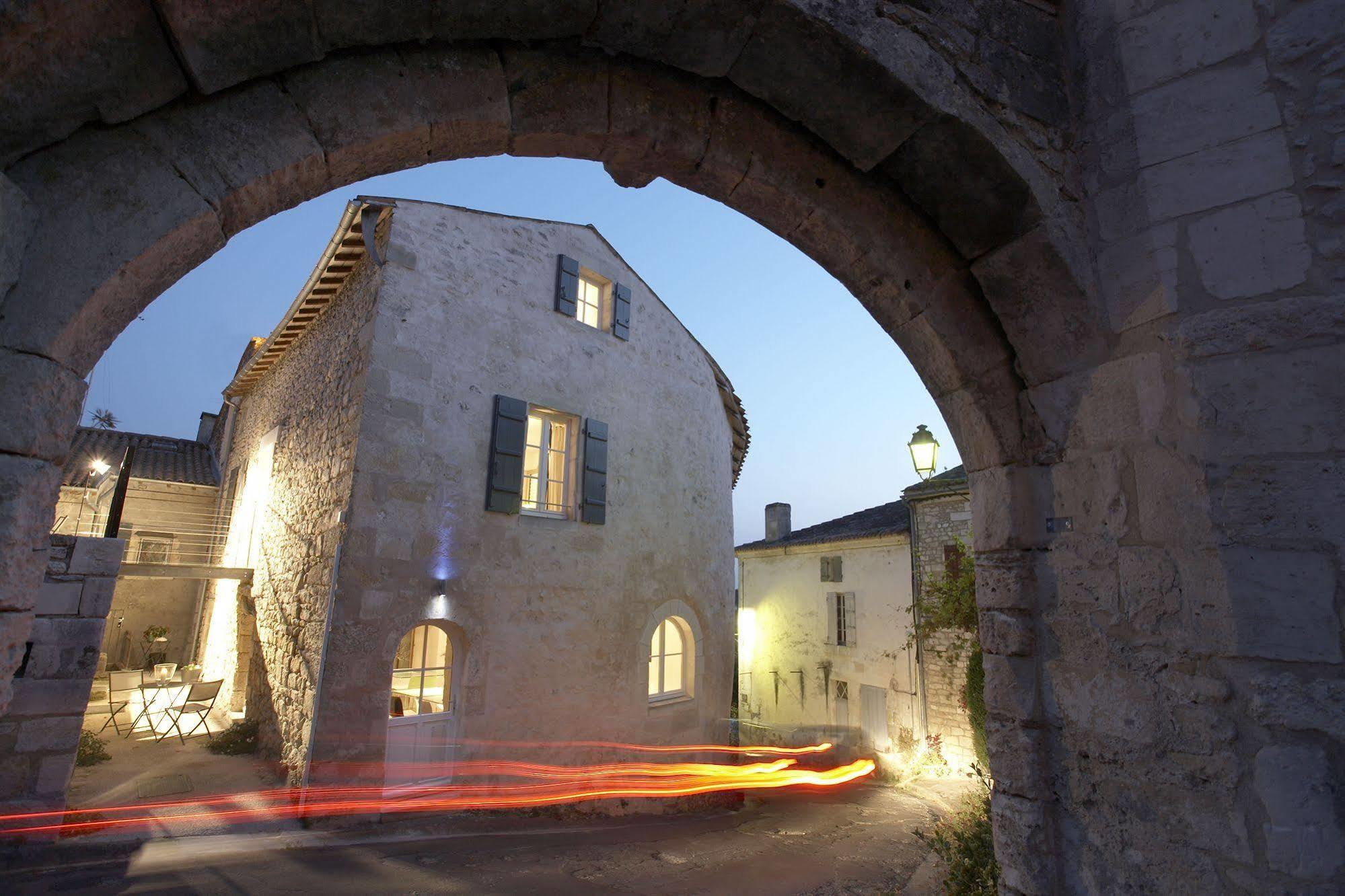 Design Hôtel des Francs Garçons Saint-Sauvant  Buitenkant foto