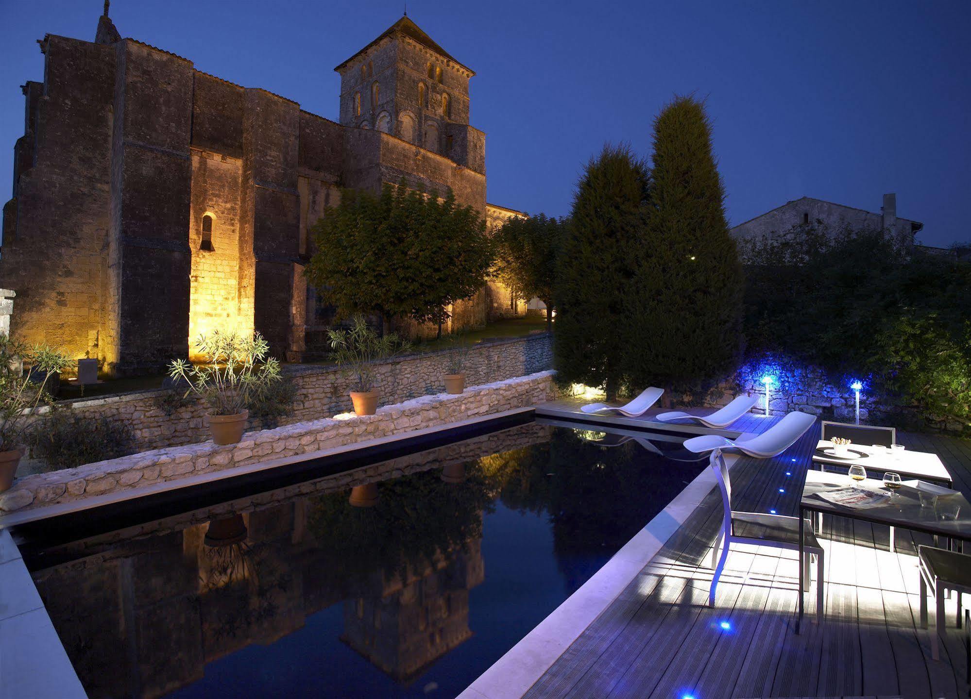 Design Hôtel des Francs Garçons Saint-Sauvant  Buitenkant foto