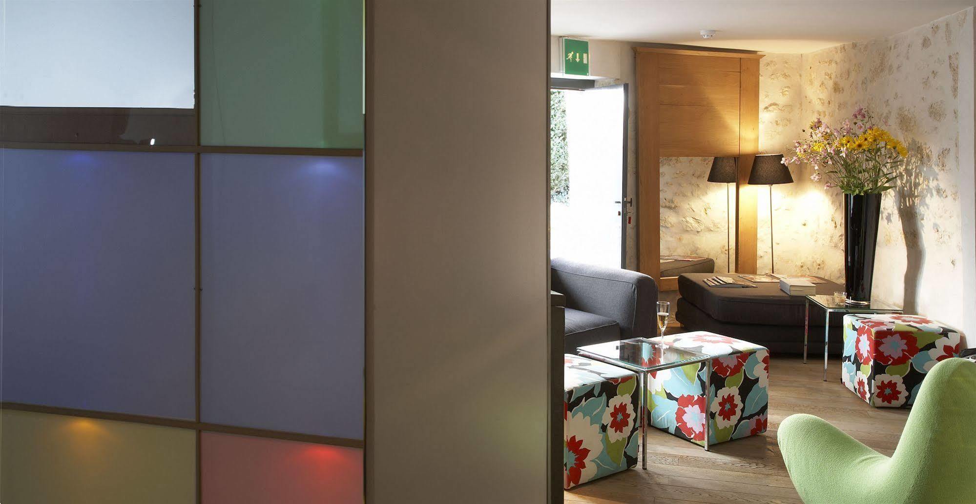 Design Hôtel des Francs Garçons Saint-Sauvant  Buitenkant foto